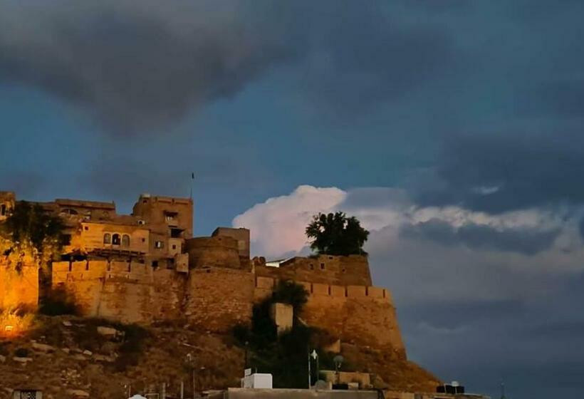 فندق Road Side Guest House