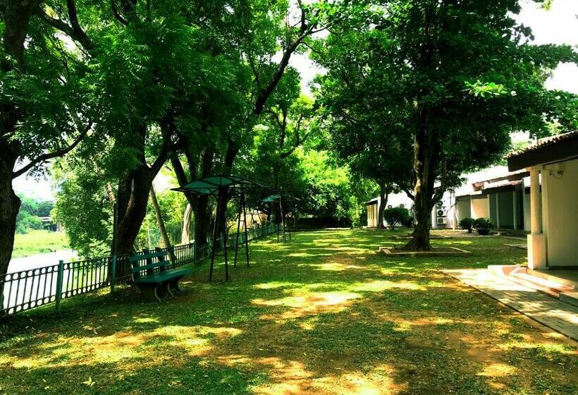 リゾートホテル New Rest House Inn