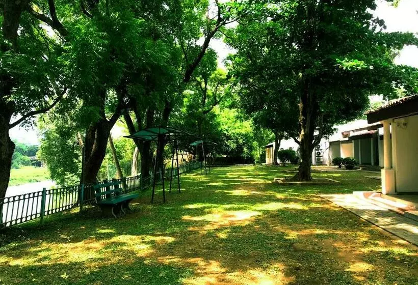 Lomakeskus New Rest House Inn