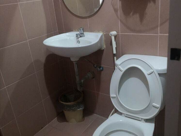 בית מלון כפרי Oyo 880 Flores De Musa Inn