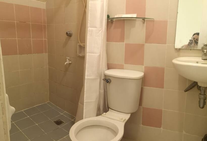 בית מלון כפרי Oyo 880 Flores De Musa Inn