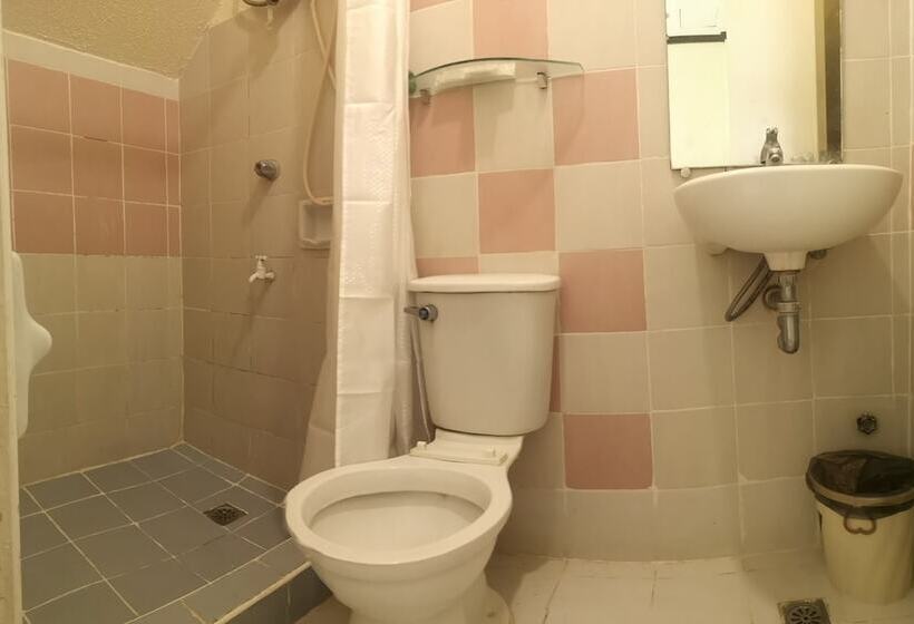 בית מלון כפרי Oyo 880 Flores De Musa Inn