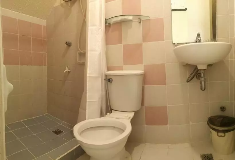 ホテル Oyo 880 Flores De Musa Inn