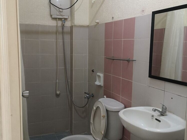 בית מלון כפרי Oyo 880 Flores De Musa Inn