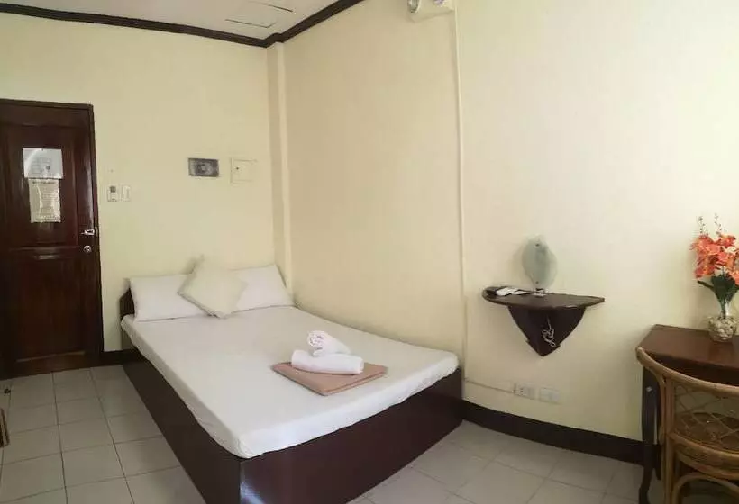 ホテル Oyo 880 Flores De Musa Inn