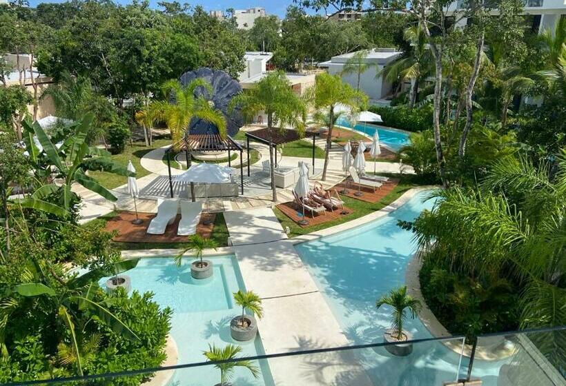 Central Park Luxury Eco Friendly Studio