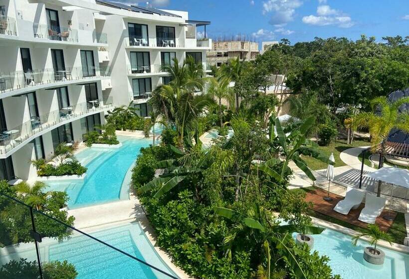 Central Park Luxury Eco Friendly Studio