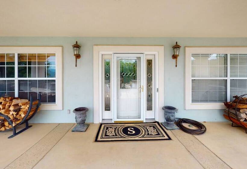 Exquisite Mountain Mansion Entire Home