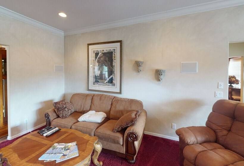 Exquisite Mountain Mansion Entire Home