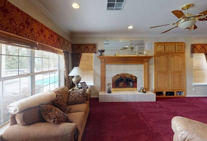 Exquisite Mountain Mansion Entire Home