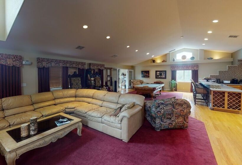 Exquisite Mountain Mansion Entire Home