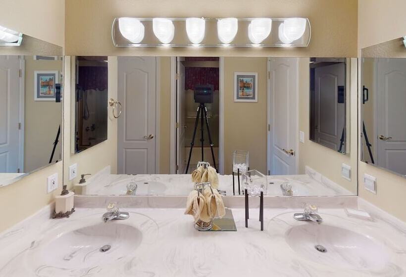 Exquisite Mountain Mansion Entire Home