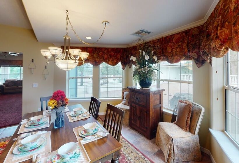 Exquisite Mountain Mansion Entire Home