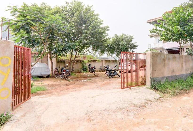 酒店 Oyo 89551 Holiday Inn