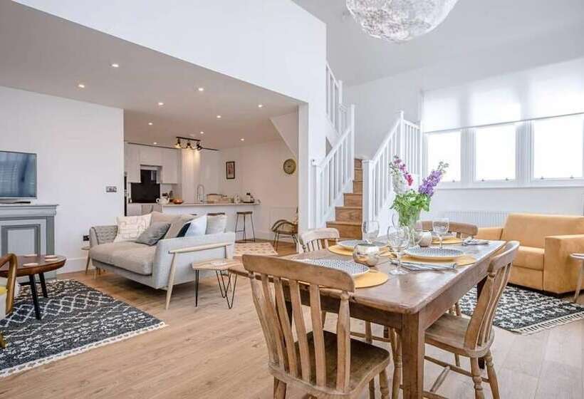 7 Old Grammar School, Leiston