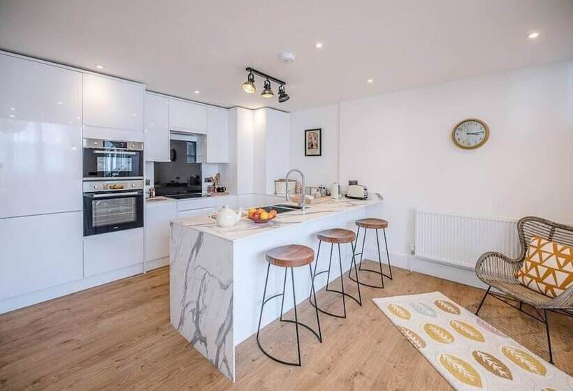 7 Old Grammar School, Leiston