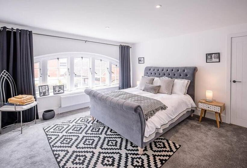 7 Old Grammar School, Leiston