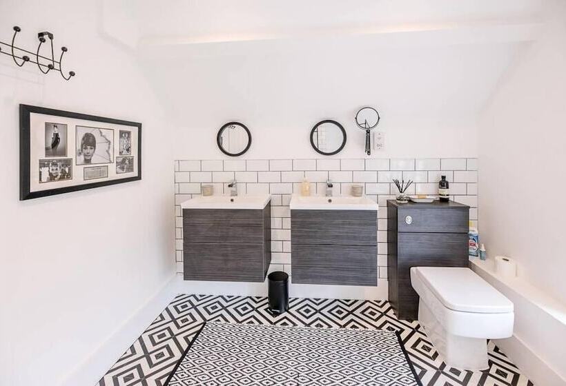 7 Old Grammar School, Leiston