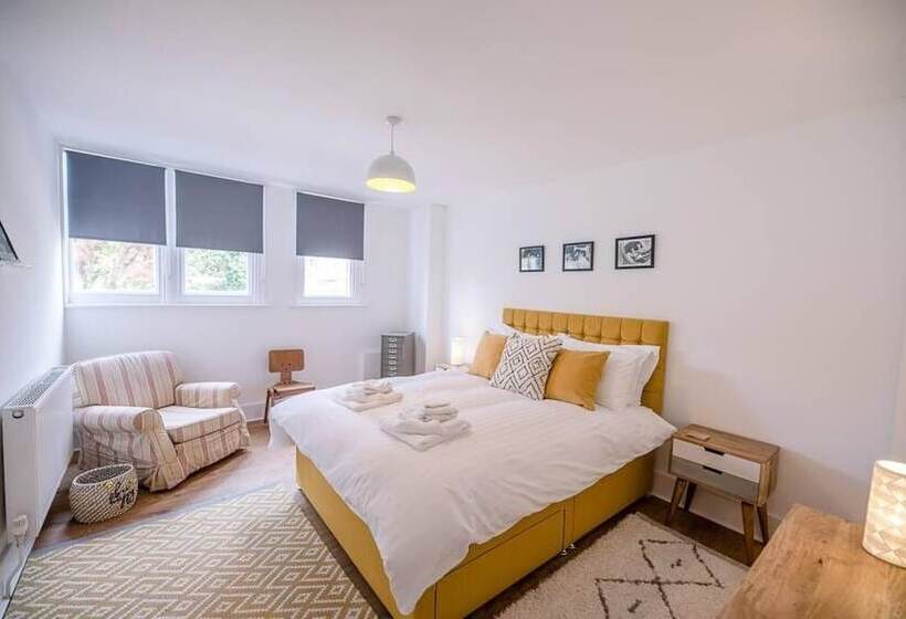 7 Old Grammar School, Leiston