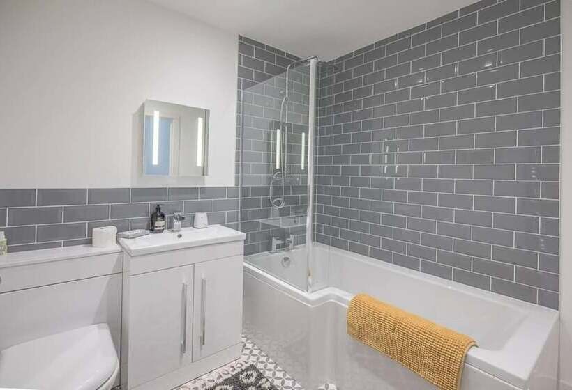 7 Old Grammar School, Leiston