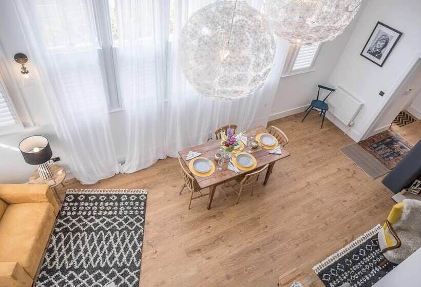 7 Old Grammar School, Leiston