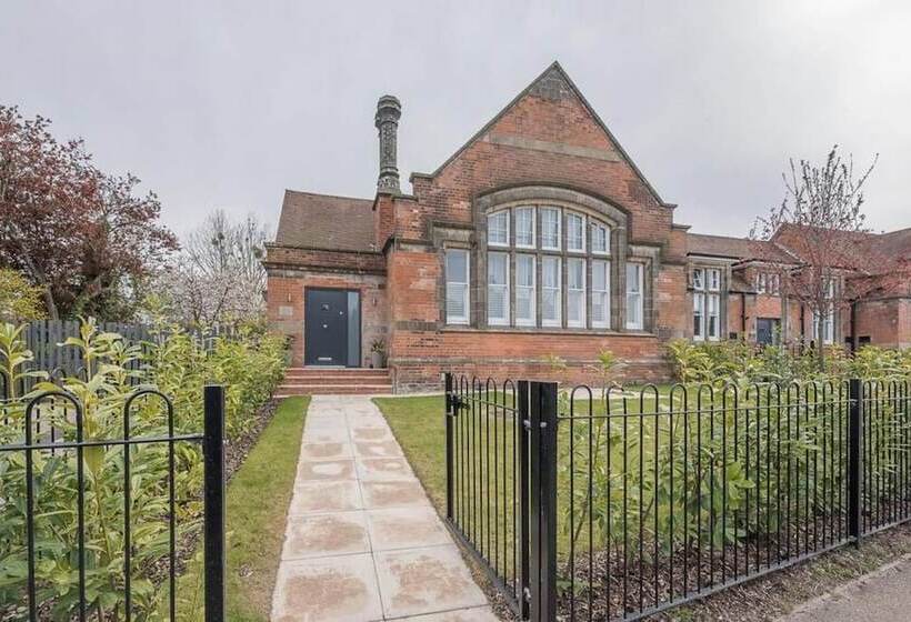 7 Old Grammar School, Leiston