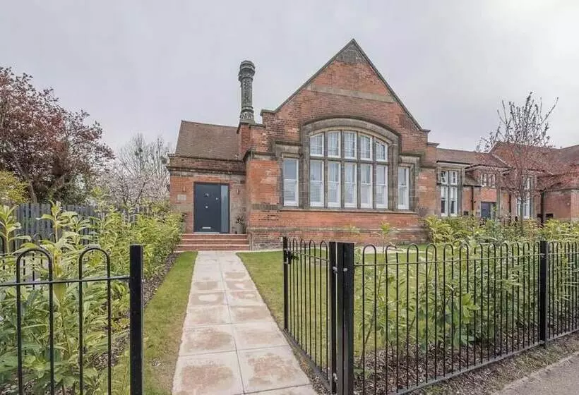 7 Old Grammar School, Leiston
