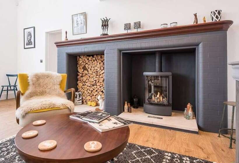 7 Old Grammar School, Leiston