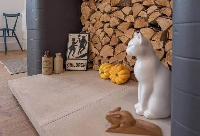 7 Old Grammar School, Leiston