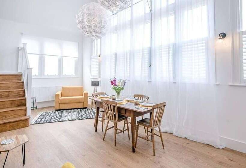 7 Old Grammar School, Leiston