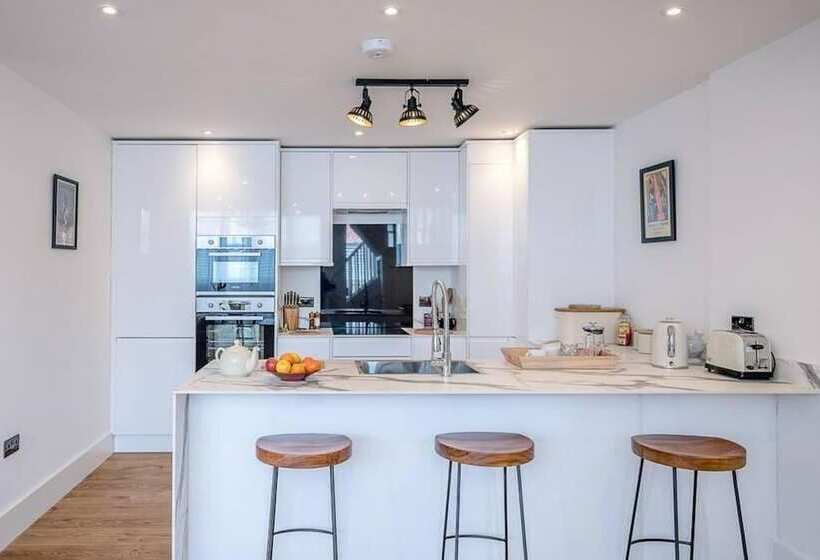 7 Old Grammar School, Leiston