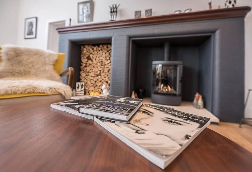 7 Old Grammar School, Leiston