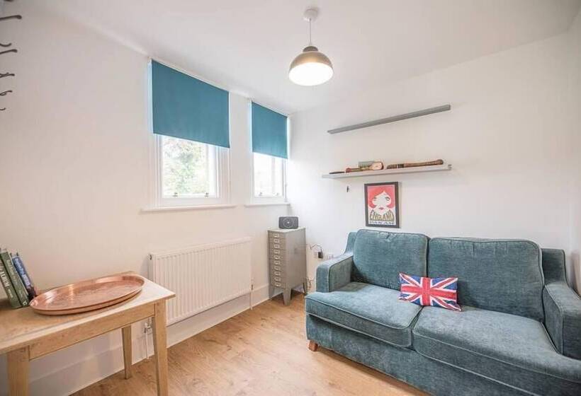 7 Old Grammar School, Leiston