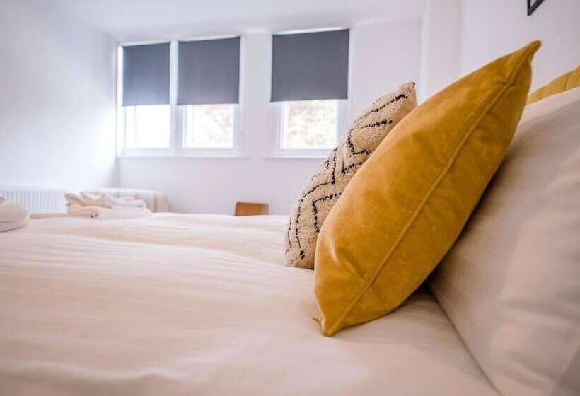 7 Old Grammar School, Leiston