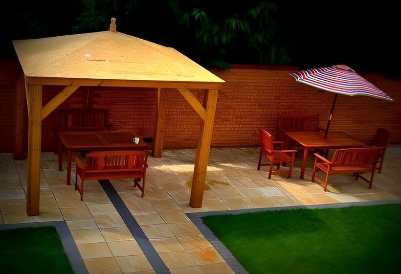 Bed and Breakfast Heathrow Travellers Hub