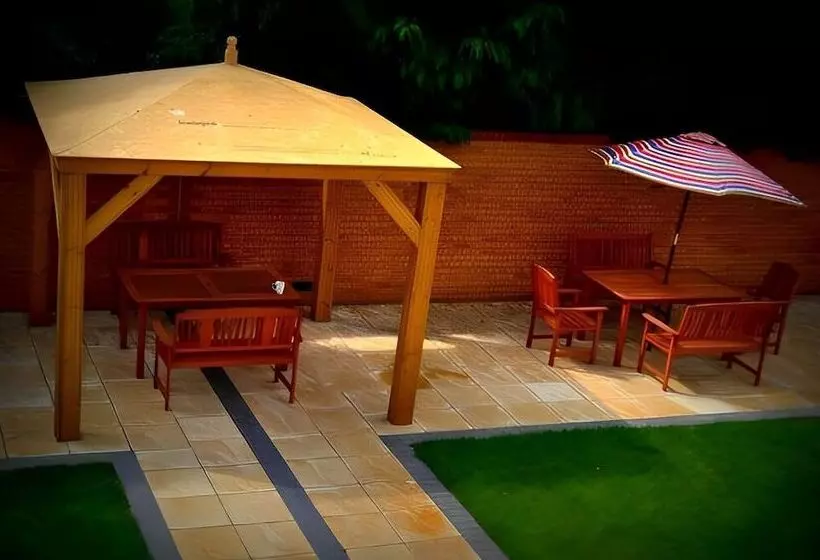 Aamiaismajoitus (B&B) Heathrow Travellers Hub