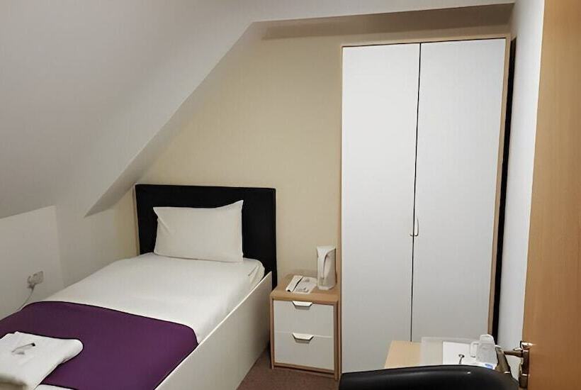 Bed and Breakfast Heathrow Travellers Hub