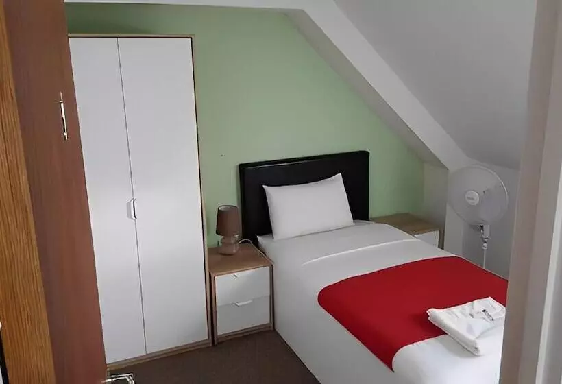 Aamiaismajoitus (B&B) Heathrow Travellers Hub