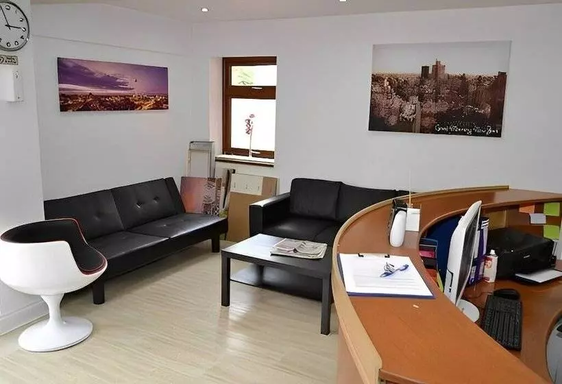 Aamiaismajoitus (B&B) Heathrow Travellers Hub