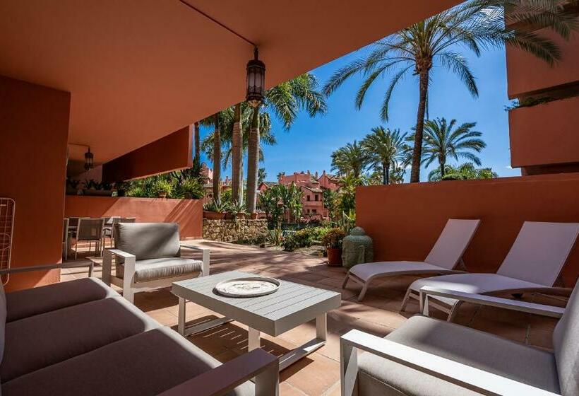 Precioso Apartamento De Planta Baja En Las Salinas, Estepona