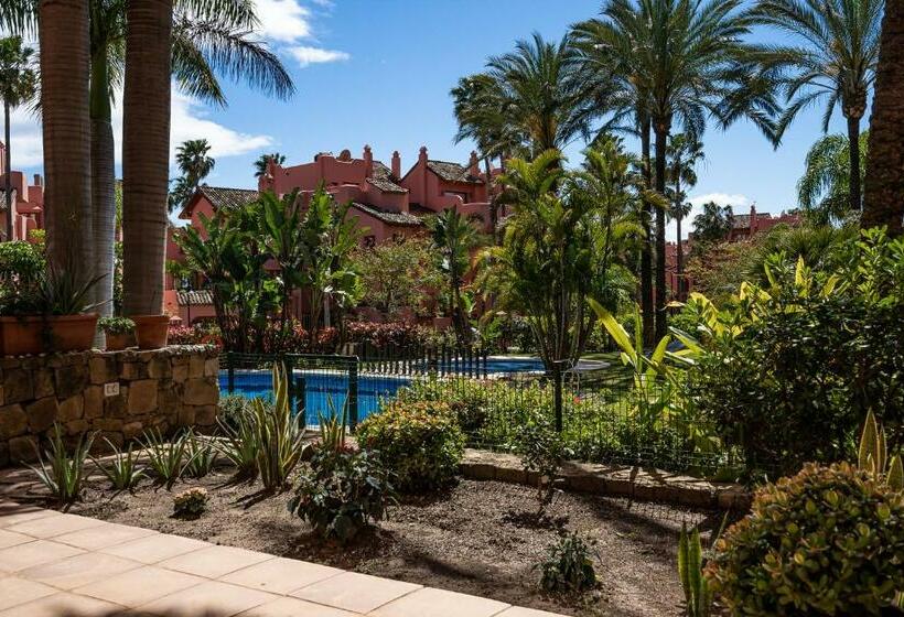 Precioso Apartamento De Planta Baja En Las Salinas, Estepona