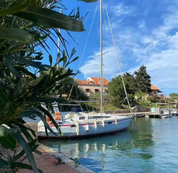 ペンション Cala Reale Rooms Marinella
