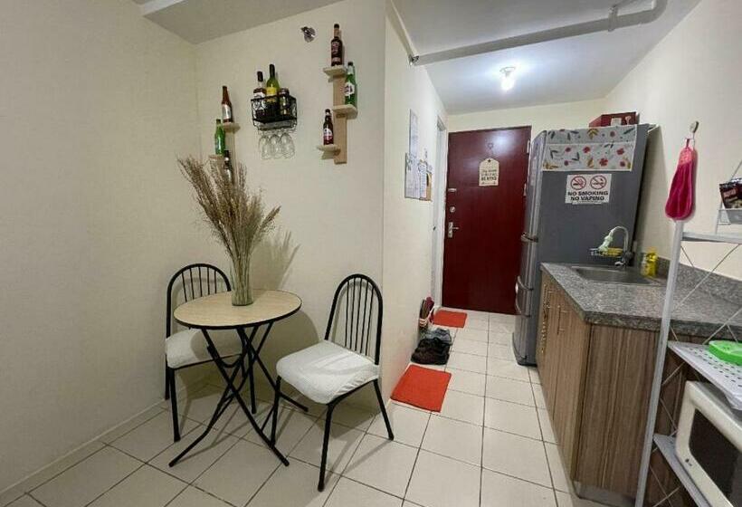 Urban Deca Homes Manila Rustic Cozy Staycation