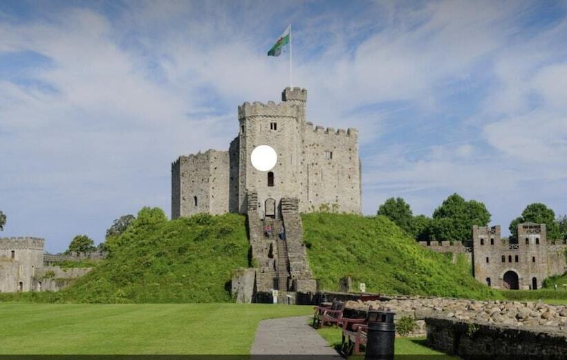 Beautiful One Bed Apartment In Cardiff Good Links