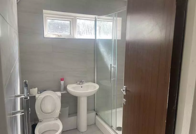 Beautiful One Bed Apartment In Cardiff Good Links