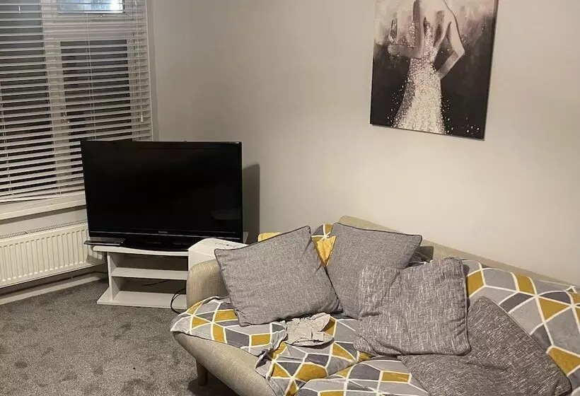 Beautiful One Bed Apartment In Cardiff Good Links