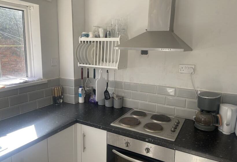Beautiful One Bed Apartment In Cardiff Good Links