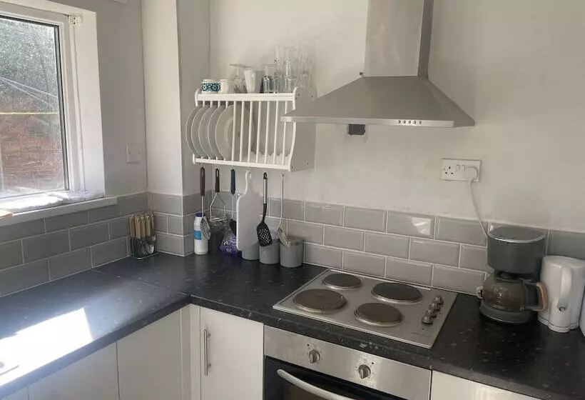 Beautiful One Bed Apartment In Cardiff Good Links