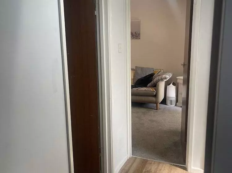 Beautiful One Bed Apartment In Cardiff Good Links