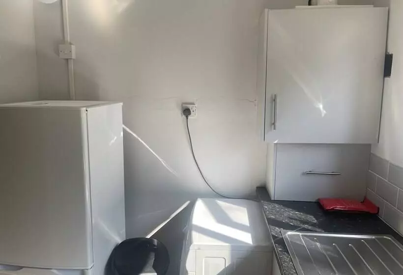 Beautiful One Bed Apartment In Cardiff Good Links